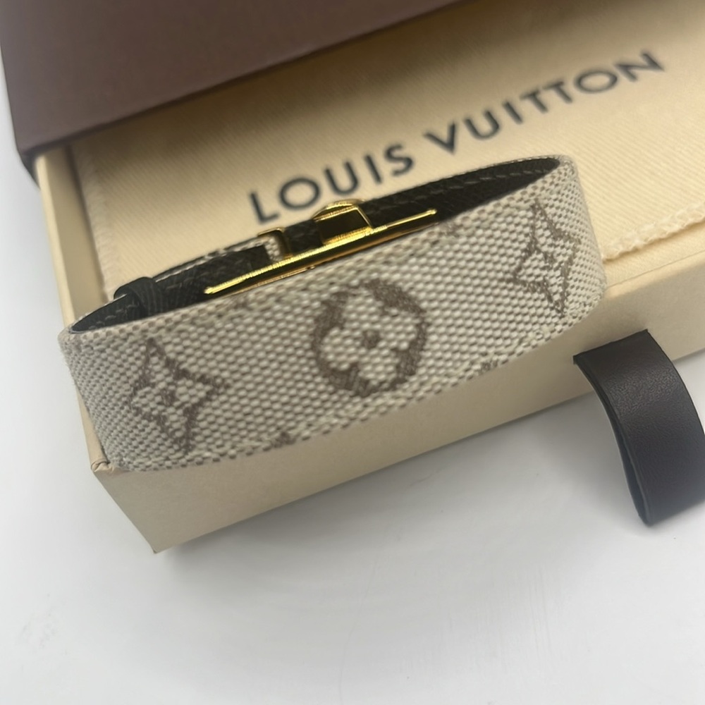 Louis Vuitton Good Luck Bracelet - Picture 5 of 8